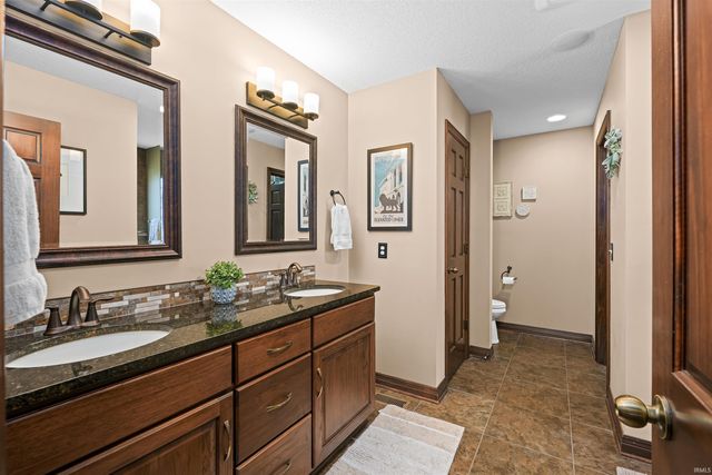 1544 VINTNERS Way, Fort Wayne, IN 46845