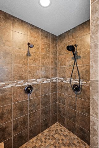1544 VINTNERS Way, Fort Wayne, IN 46845