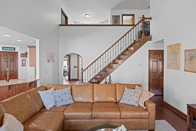 1544 VINTNERS Way, Fort Wayne, IN 46845