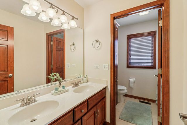 143 Pineridge Drive S, Oswego, IL 60543