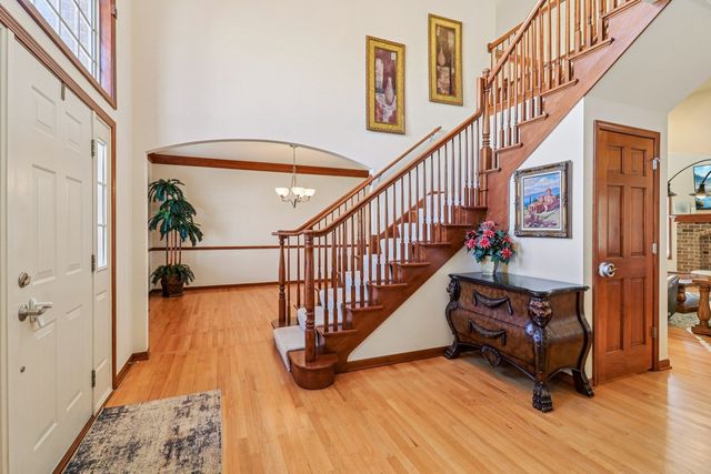 143 Pineridge Drive S, Oswego, IL 60543