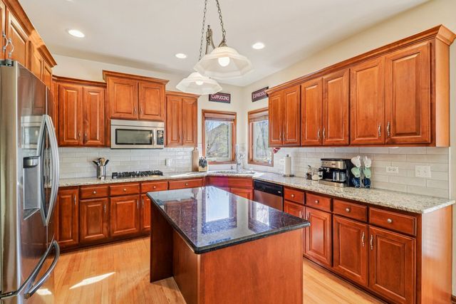 143 Pineridge Drive S, Oswego, IL 60543