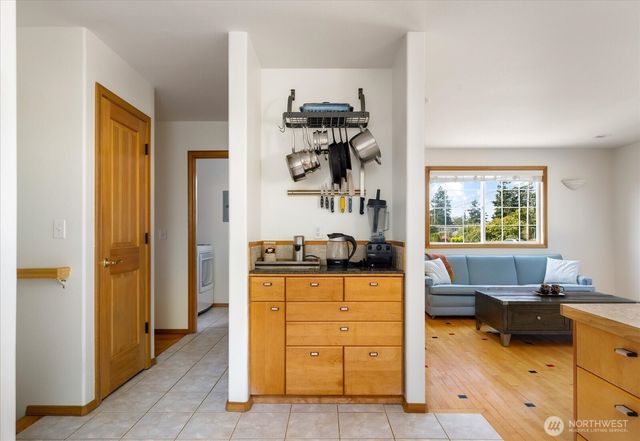 1002 Carl Avenue, Oak Harbor, WA 98277