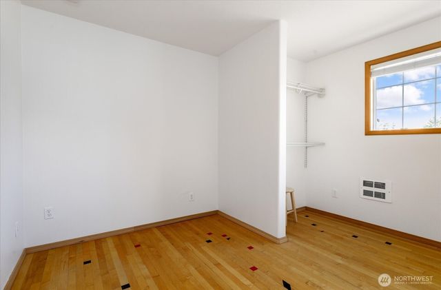 1002 Carl Avenue, Oak Harbor, WA 98277