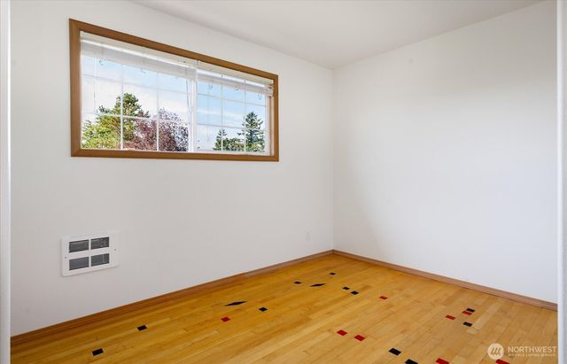 1002 Carl Avenue, Oak Harbor, WA 98277
