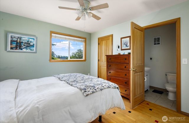 1002 Carl Avenue, Oak Harbor, WA 98277