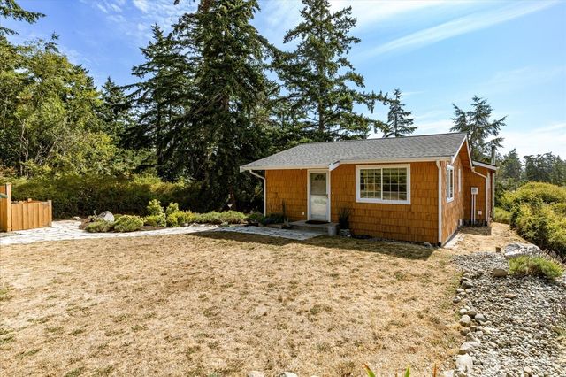 1002 Carl Avenue, Oak Harbor, WA 98277