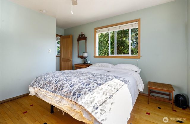 1002 Carl Avenue, Oak Harbor, WA 98277