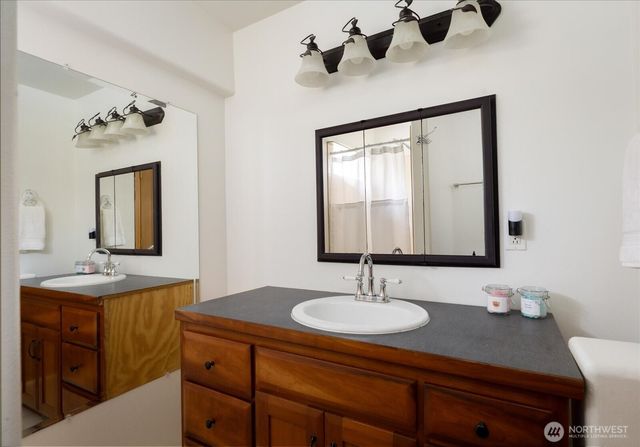 1002 Carl Avenue, Oak Harbor, WA 98277