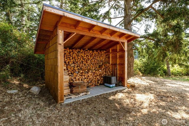 1002 Carl Avenue, Oak Harbor, WA 98277