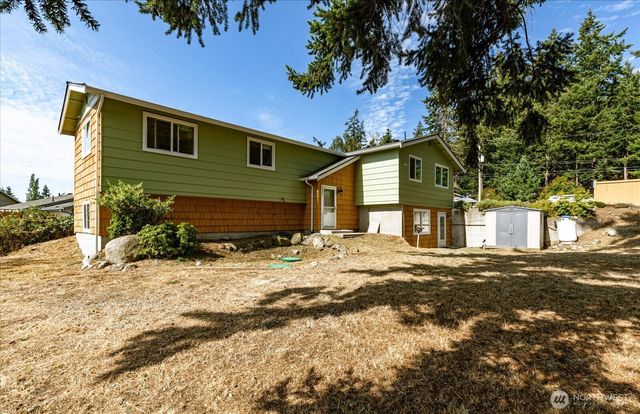 1002 Carl Avenue, Oak Harbor, WA 98277