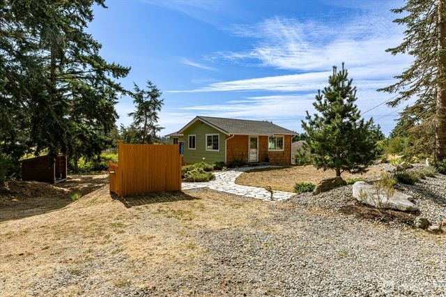 1002 Carl Avenue, Oak Harbor, WA 98277