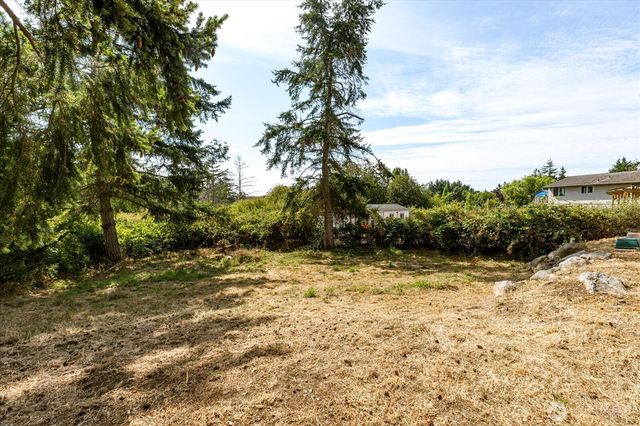 1002 Carl Avenue, Oak Harbor, WA 98277