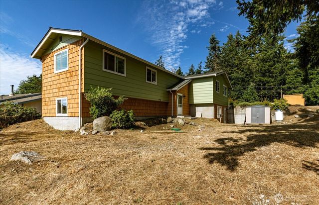 1002 Carl Avenue, Oak Harbor, WA 98277
