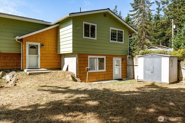 1002 Carl Avenue, Oak Harbor, WA 98277