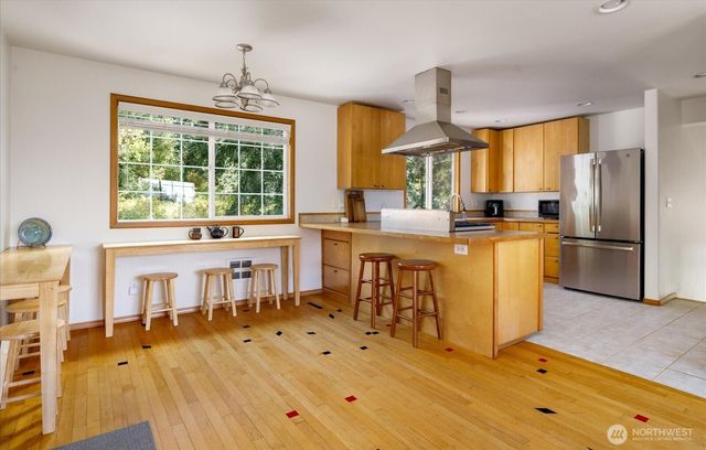 1002 Carl Avenue, Oak Harbor, WA 98277