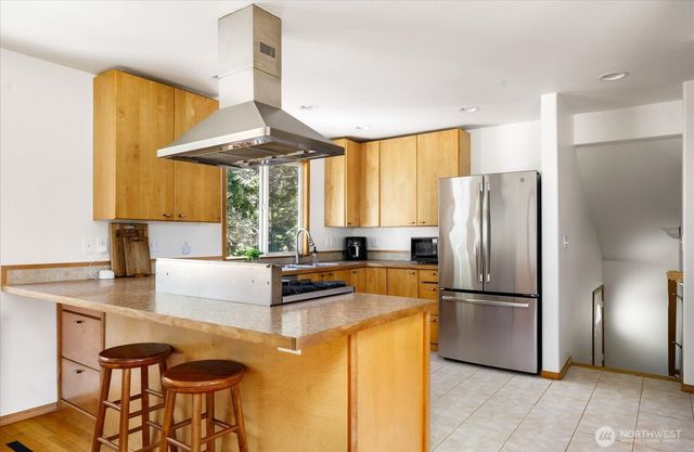 1002 Carl Avenue, Oak Harbor, WA 98277