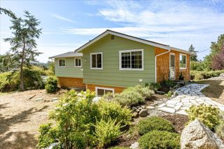 1002 Carl Avenue, Oak Harbor, WA 98277