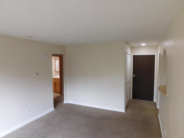32005 W 12 Mile Road 206, Farmington Hills, MI 48334