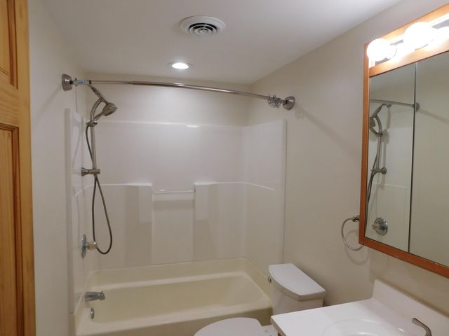 32005 W 12 Mile Road 206, Farmington Hills, MI 48334