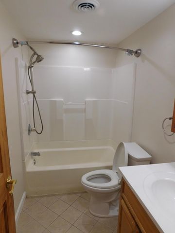 32005 W 12 Mile Road 206, Farmington Hills, MI 48334