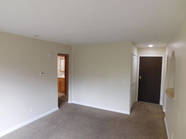 32005 W 12 Mile Road 206, Farmington Hills, MI 48334