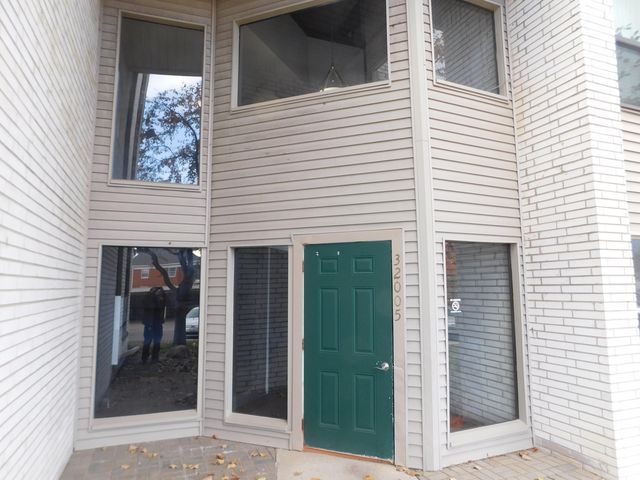 32005 W 12 Mile Road 206, Farmington Hills, MI 48334