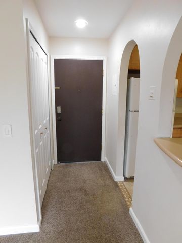 32005 W 12 Mile Road 206, Farmington Hills, MI 48334