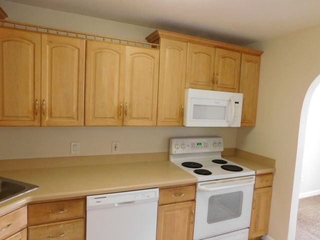 32005 W 12 Mile Road 206, Farmington Hills, MI 48334
