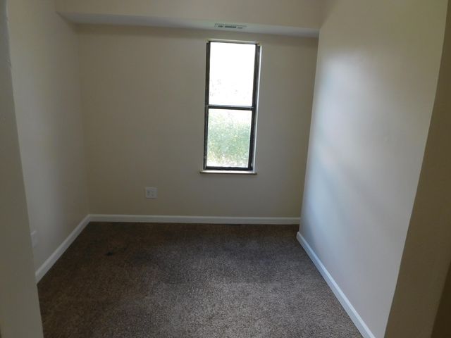 32005 W 12 Mile Road 206, Farmington Hills, MI 48334