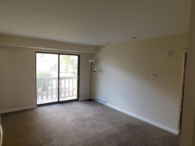 32005 W 12 Mile Road 206, Farmington Hills, MI 48334