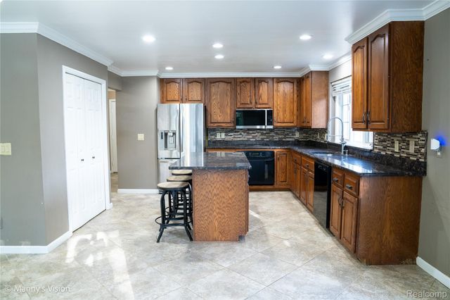 54473 Flamingo Drive, Shelby Charter Township, MI 48315