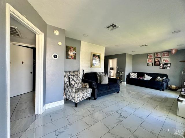 2021 Belle Terrace, Bakersfield, CA 93304