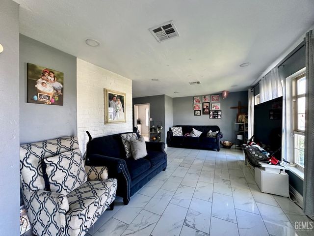 2021 Belle Terrace, Bakersfield, CA 93304