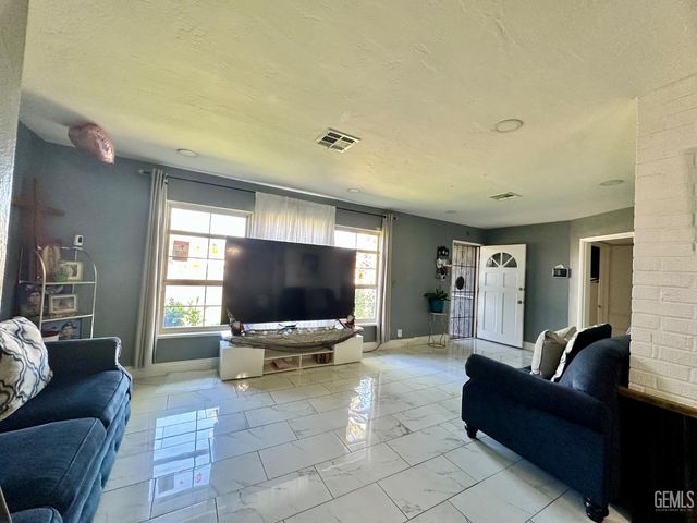 2021 Belle Terrace, Bakersfield, CA 93304