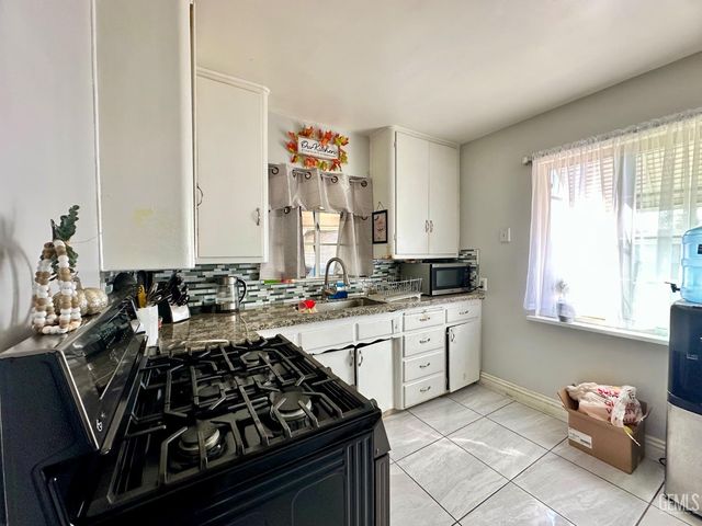 2021 Belle Terrace, Bakersfield, CA 93304