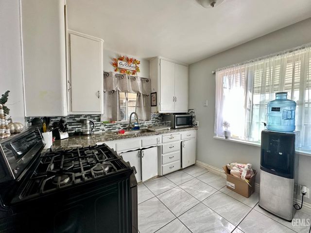 2021 Belle Terrace, Bakersfield, CA 93304