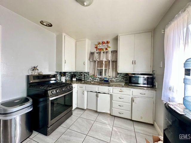 2021 Belle Terrace, Bakersfield, CA 93304