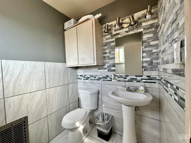 2021 Belle Terrace, Bakersfield, CA 93304