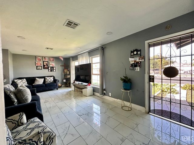 2021 Belle Terrace, Bakersfield, CA 93304