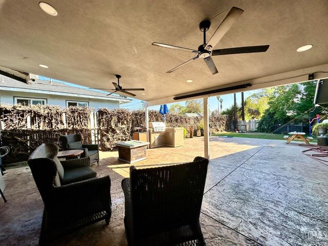 2021 Belle Terrace, Bakersfield, CA 93304