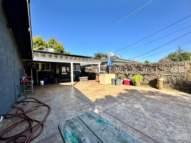 2021 Belle Terrace, Bakersfield, CA 93304