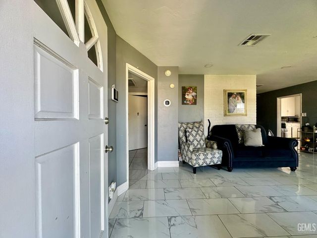 2021 Belle Terrace, Bakersfield, CA 93304