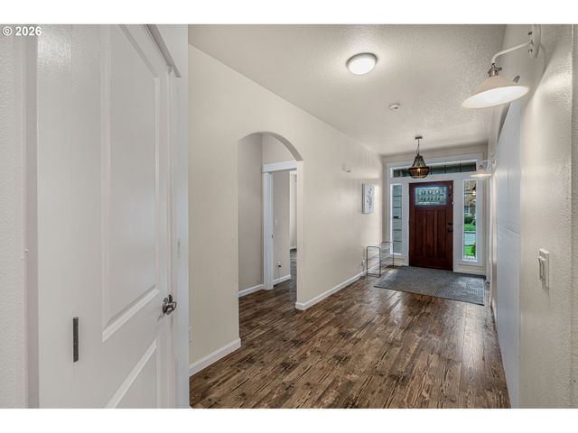 221 E 16TH St, Lafayette, OR 97127