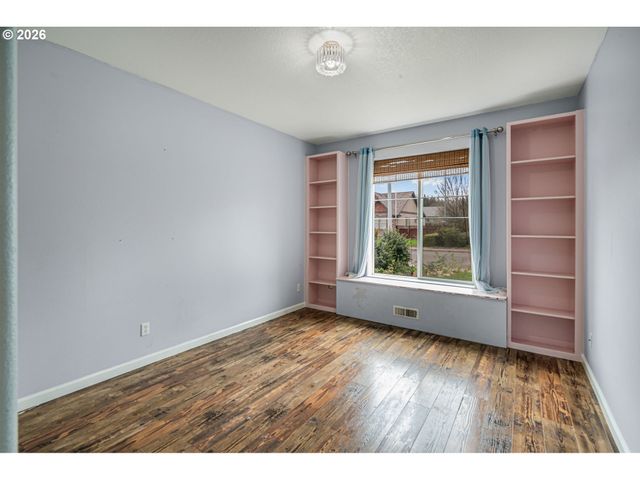 221 E 16TH St, Lafayette, OR 97127