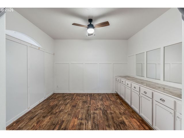 221 E 16TH St, Lafayette, OR 97127