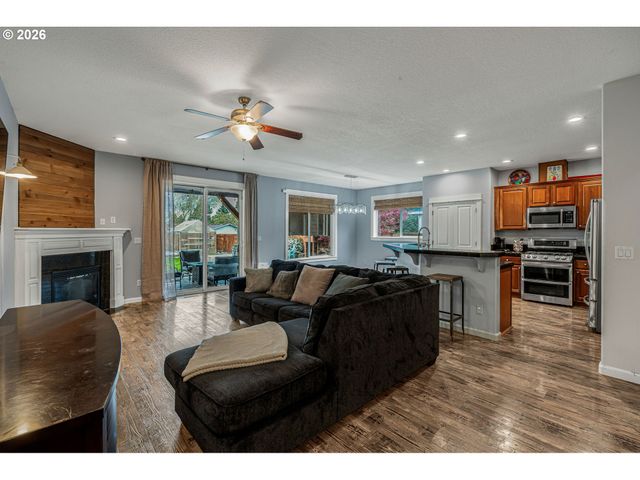 221 E 16TH St, Lafayette, OR 97127