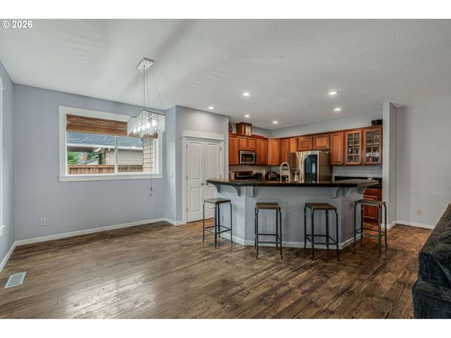 221 E 16TH St, Lafayette, OR 97127