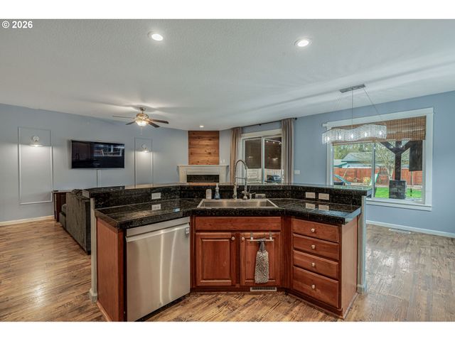 221 E 16TH St, Lafayette, OR 97127