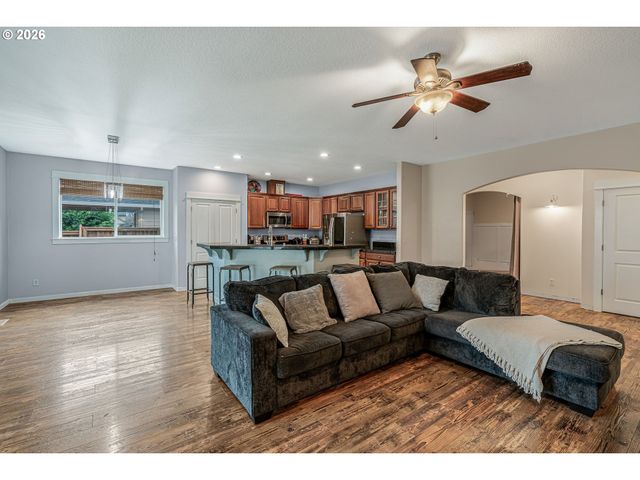 221 E 16TH St, Lafayette, OR 97127